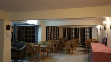 Colazione a buffet, servita tutte le mattine (250 INR a persona)