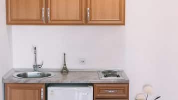 Studio Classique, vue partielle sur la mer | Coin cuisine privé | Réfrigérateur dans l'espace commun