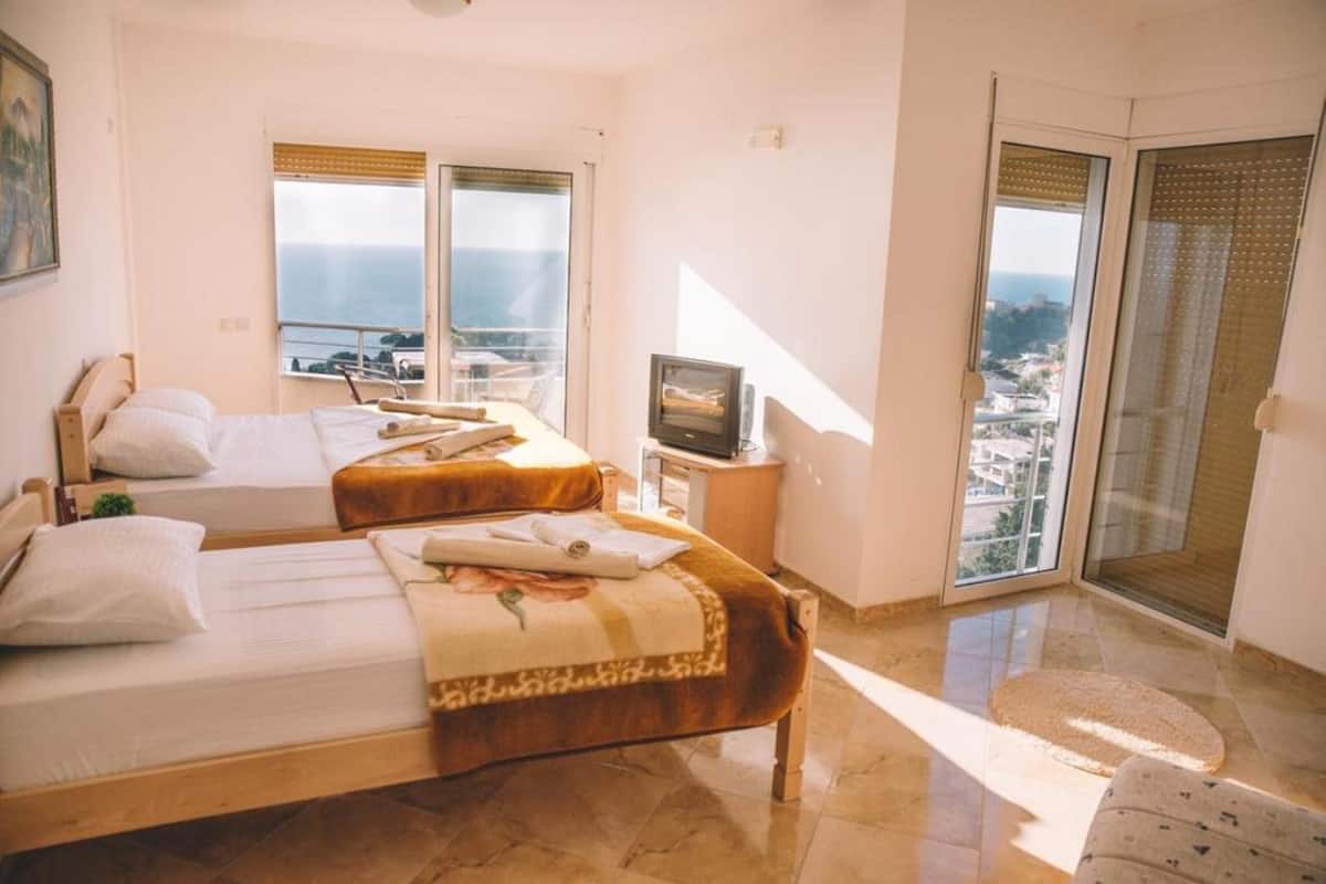 Standaard kamer, uitzicht op zee | Luxe beddengoed, gratis wifi, beddengoed