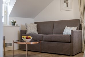 ملاءات للفراش لا تسبب الحساسية وألحفة محشوة بالريش وميني بار