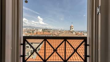Cosy Loft Room with the View | Literie hypoallergénique, couette en duvet d'oie, minibar