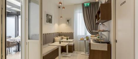 Colazione a buffet, servita tutte le mattine (15 EUR a persona)