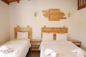 Familie maisonnette, uitzicht op tuin | 1 slaapkamer, een minibar, een bureau, geluiddichte muren