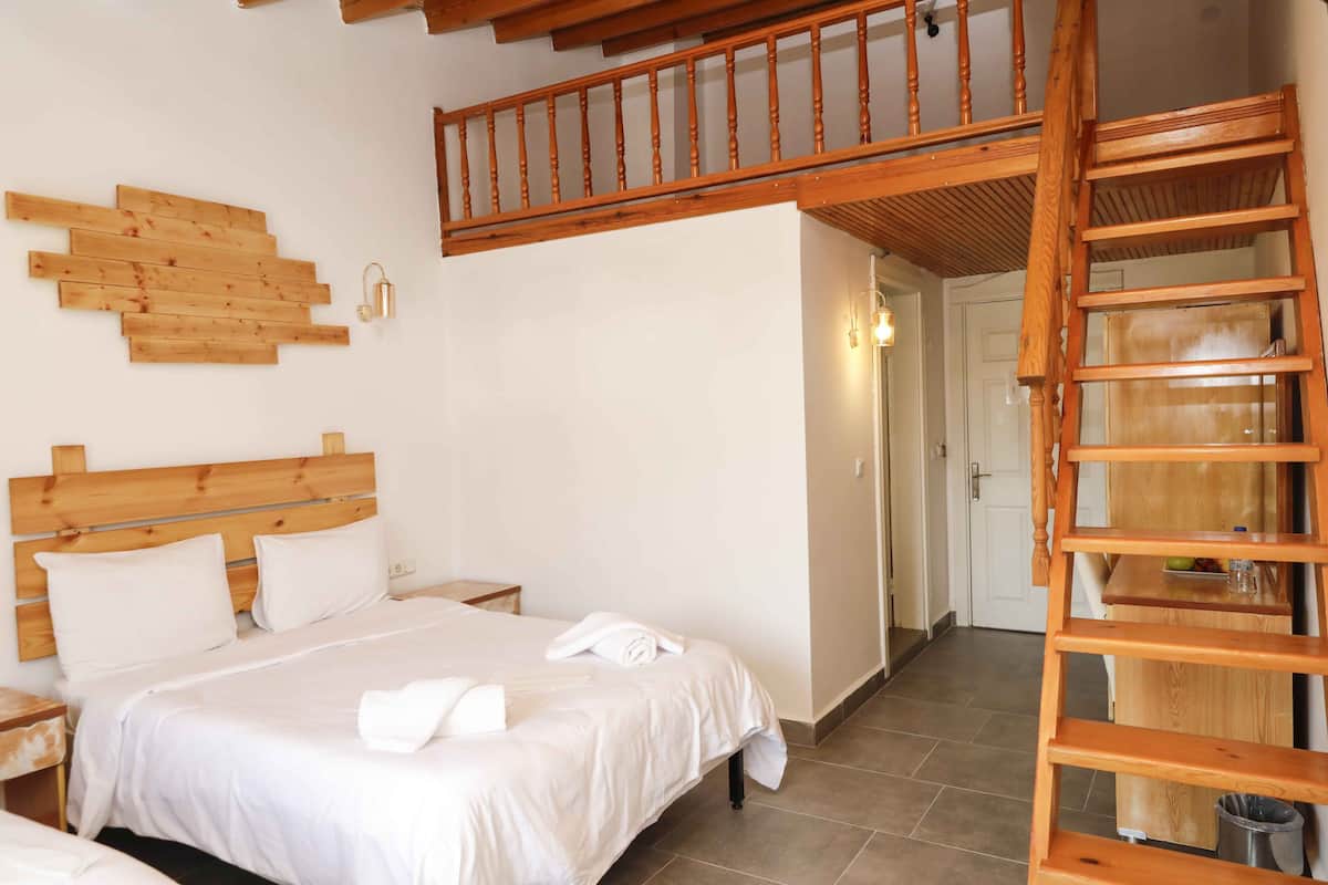 Upper Floor Garden View | 1 bedroom, minibar, desk, soundproofing
