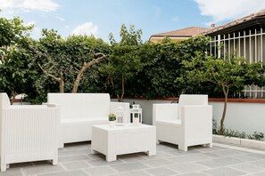 Exterior detail - Golden Residence (Caianello)