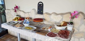 Free daily buffet breakfast - Golden Residence (Caianello)