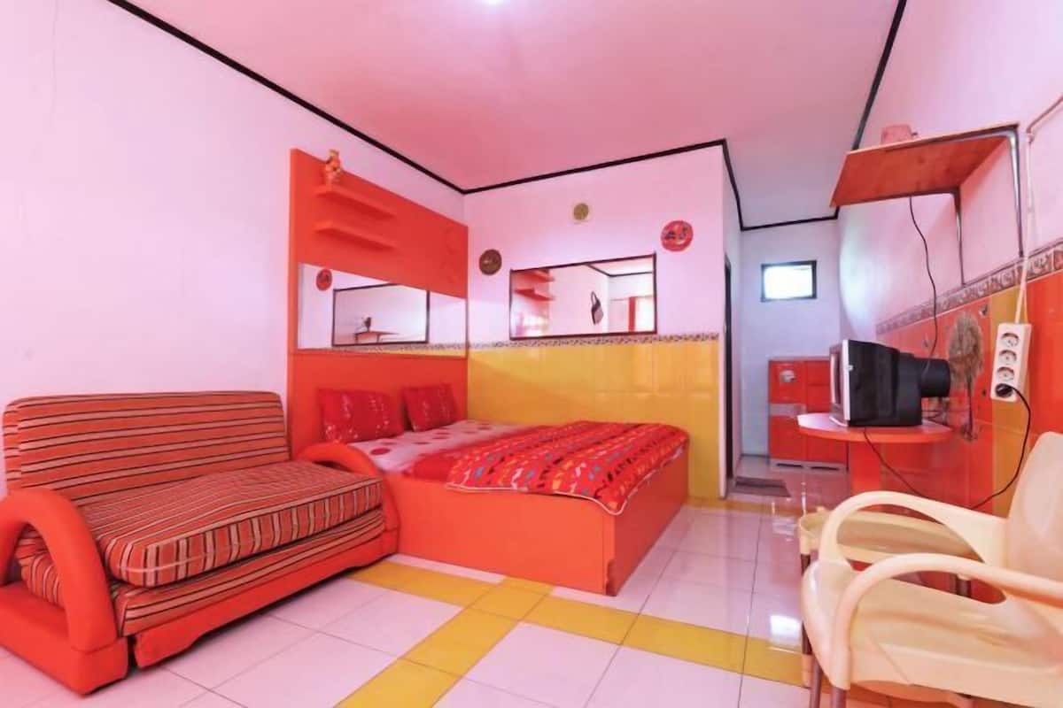 Desk, bed sheets