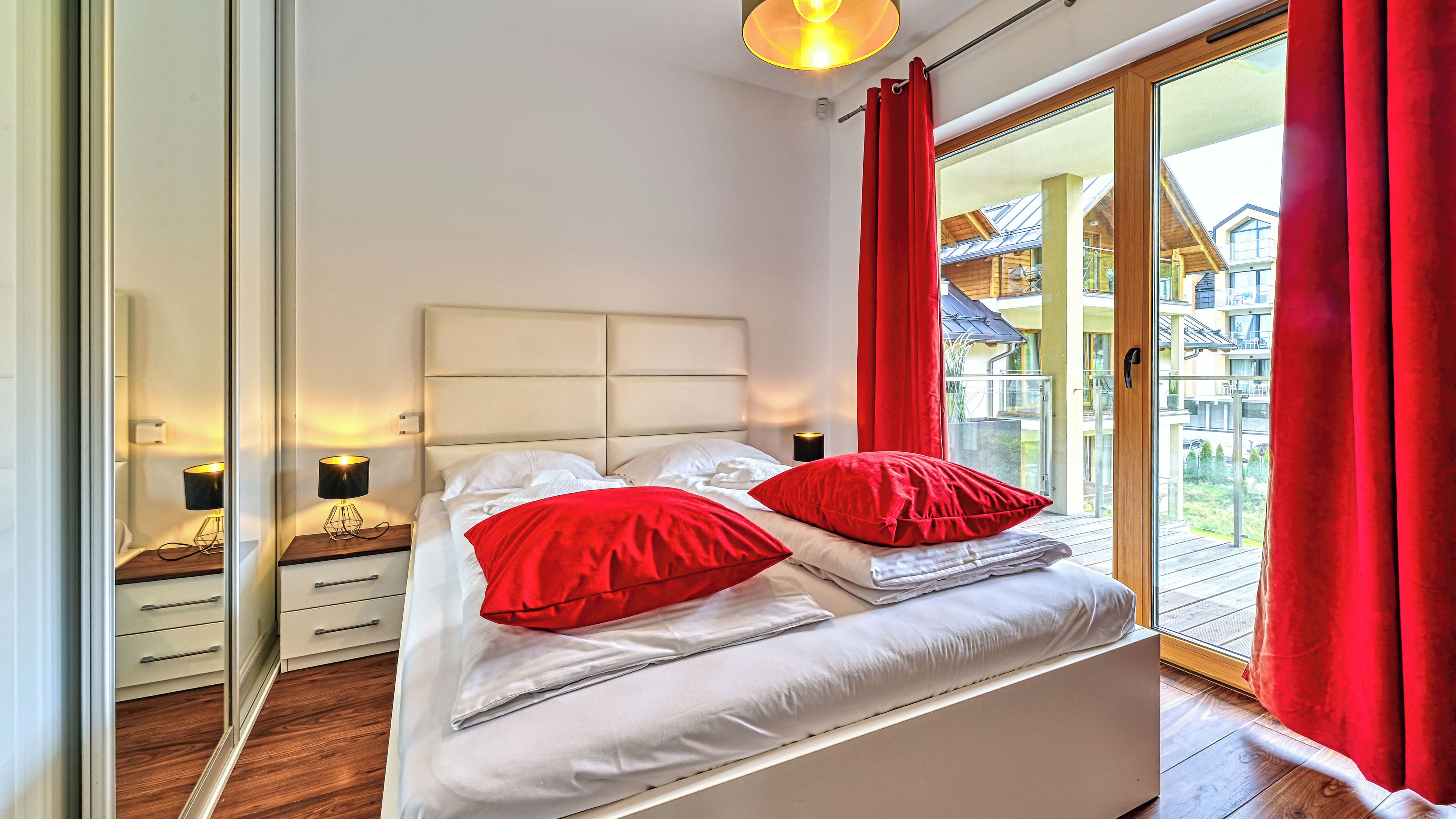 Apartment (Sarnia 7/45) | Laptop workspace, iron/ironing board, free WiFi, bed sheets