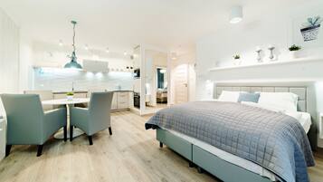 Apartment (Sarnia 7/10) | Laptop workspace, iron/ironing board, free WiFi, bed sheets