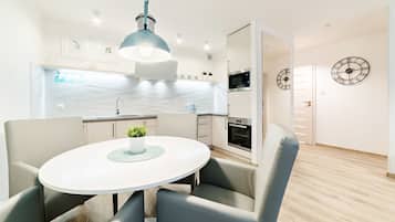 Apartment (Sarnia 7/10) | Private kitchenette