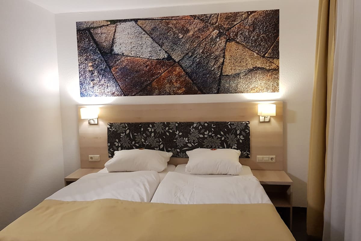 double room | 1 bedroom, minibar, desk, cots/infant beds