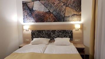 Habitación doble | Minibar, escritorio, cunas y camas extra