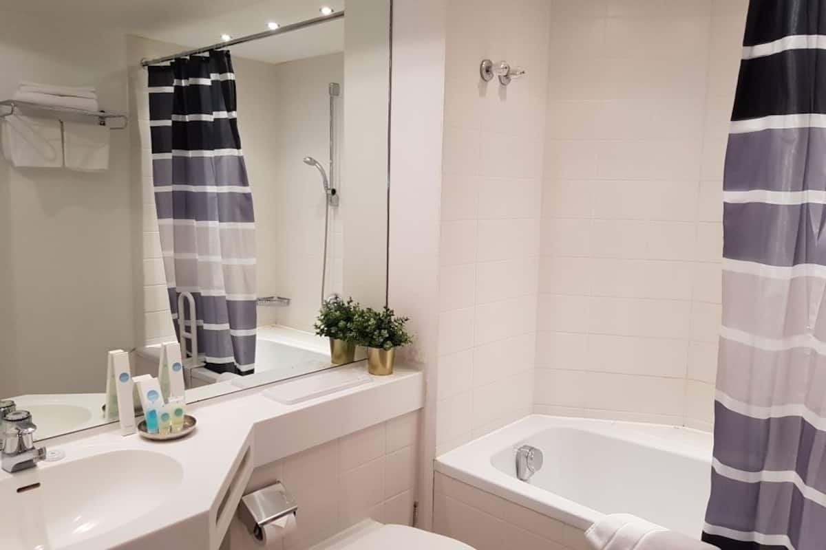 deep-soaking bathtub, free toiletries, hair dryer, towels