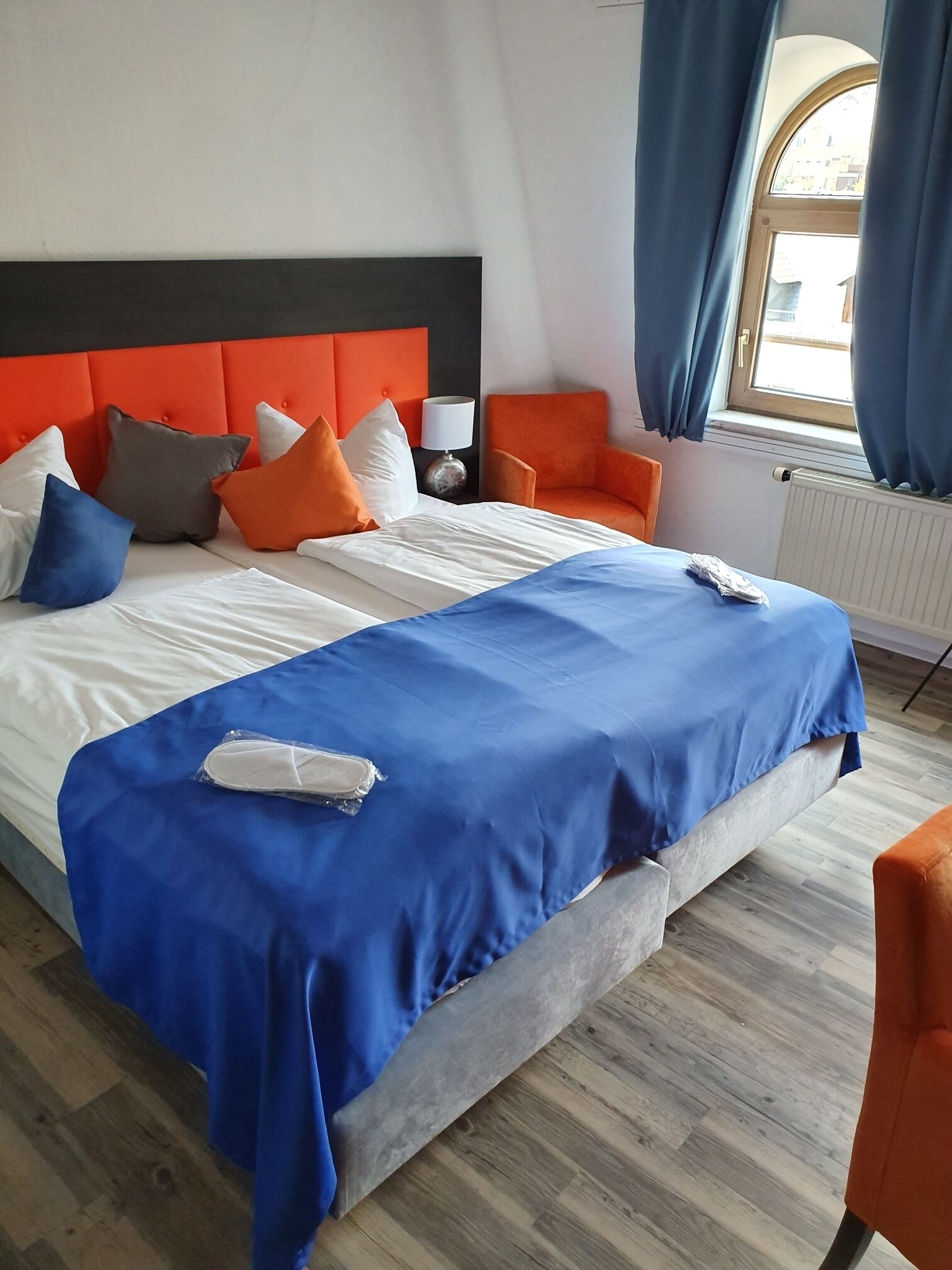 double room | 1 bedroom, minibar, desk, cots/infant beds