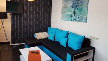 Basic Suite | Living room | Flat-screen TV