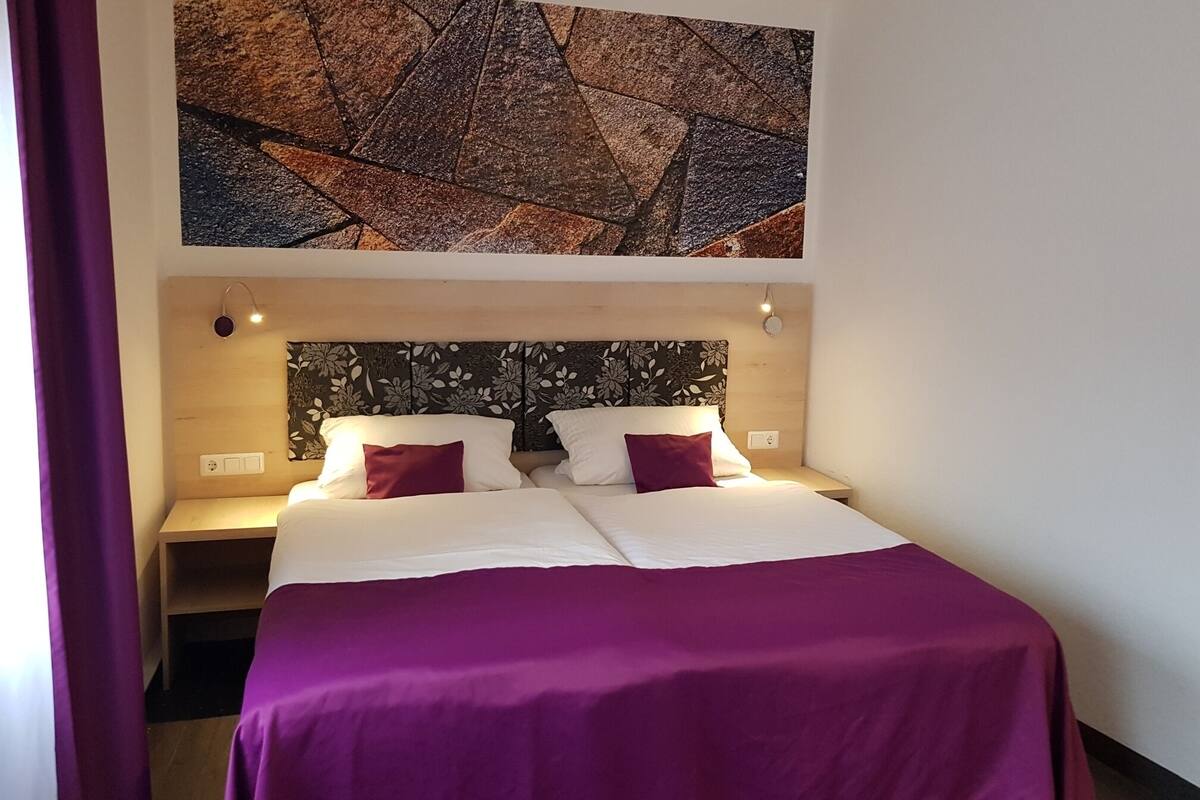 double room | 1 bedroom, minibar, desk, cots/infant beds