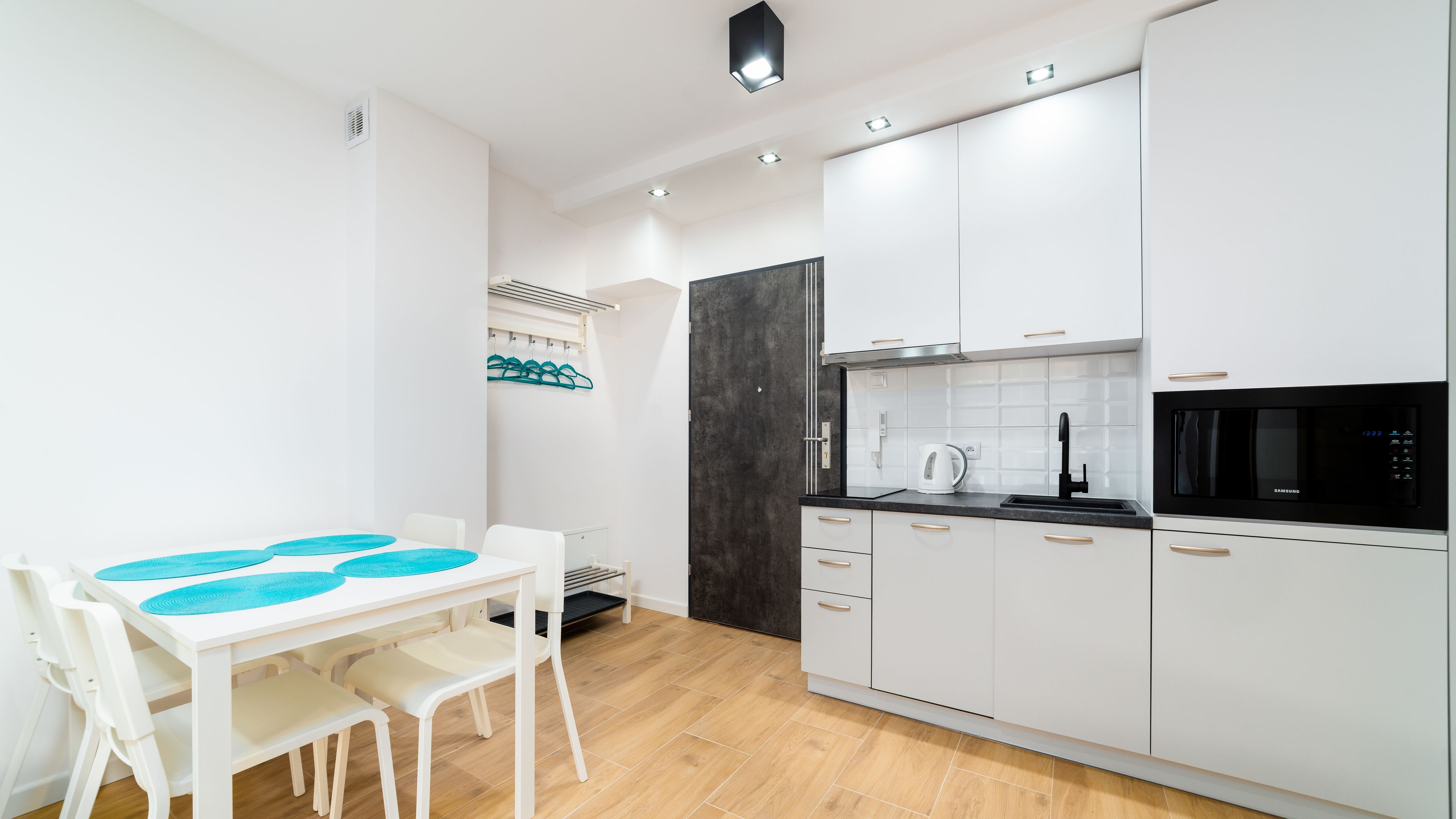 Apartment (16) | Laptopgeeigneter Arbeitsplatz, Bügeleisen/Bügelbrett, kostenloses WLAN
