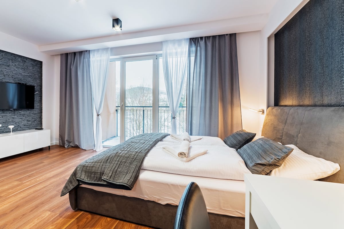 Studio (21) | Laptop workspace, iron/ironing board, free WiFi, bed sheets