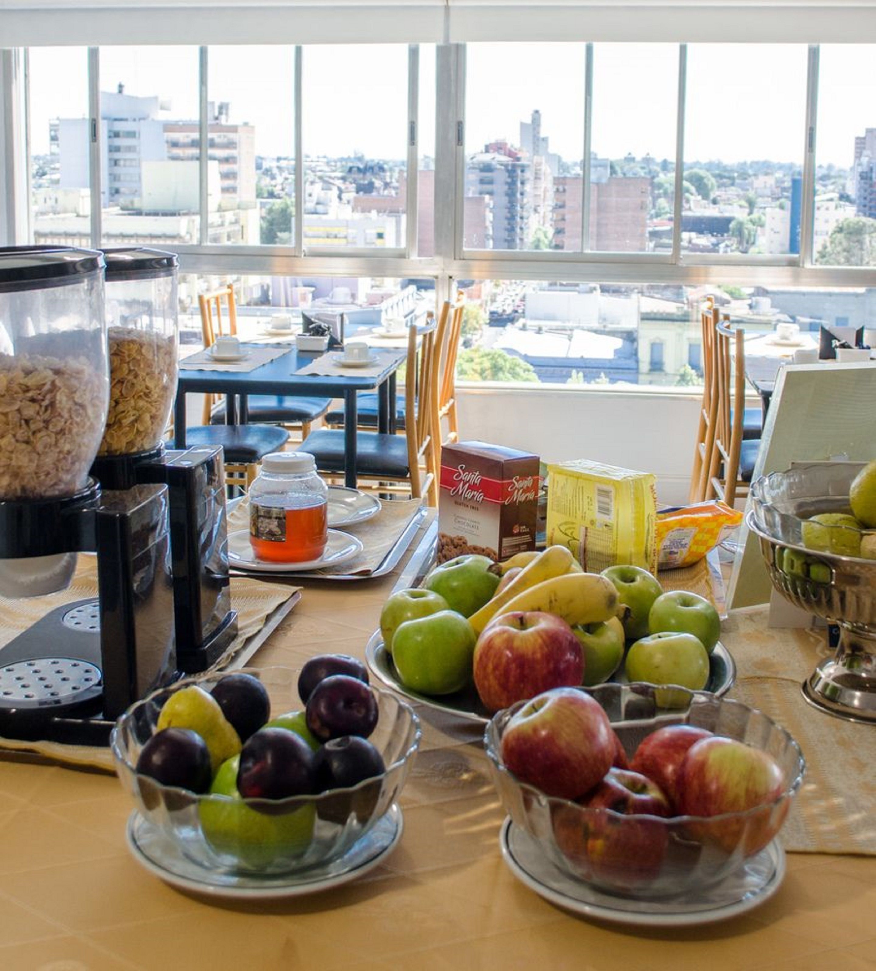 free daily full breakfast