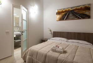 Doppelzimmer | Babybetten, kostenloses WLAN, Bettwäsche