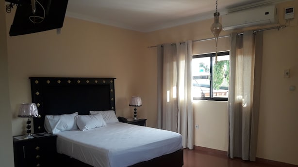 Exclusive Double Room, 1 Double Bed, Balcony, City View | Desk, soundproofing, iron/ironing board (on request), WiFi (free) - Best Morro Bento City Guest House (Luanda)