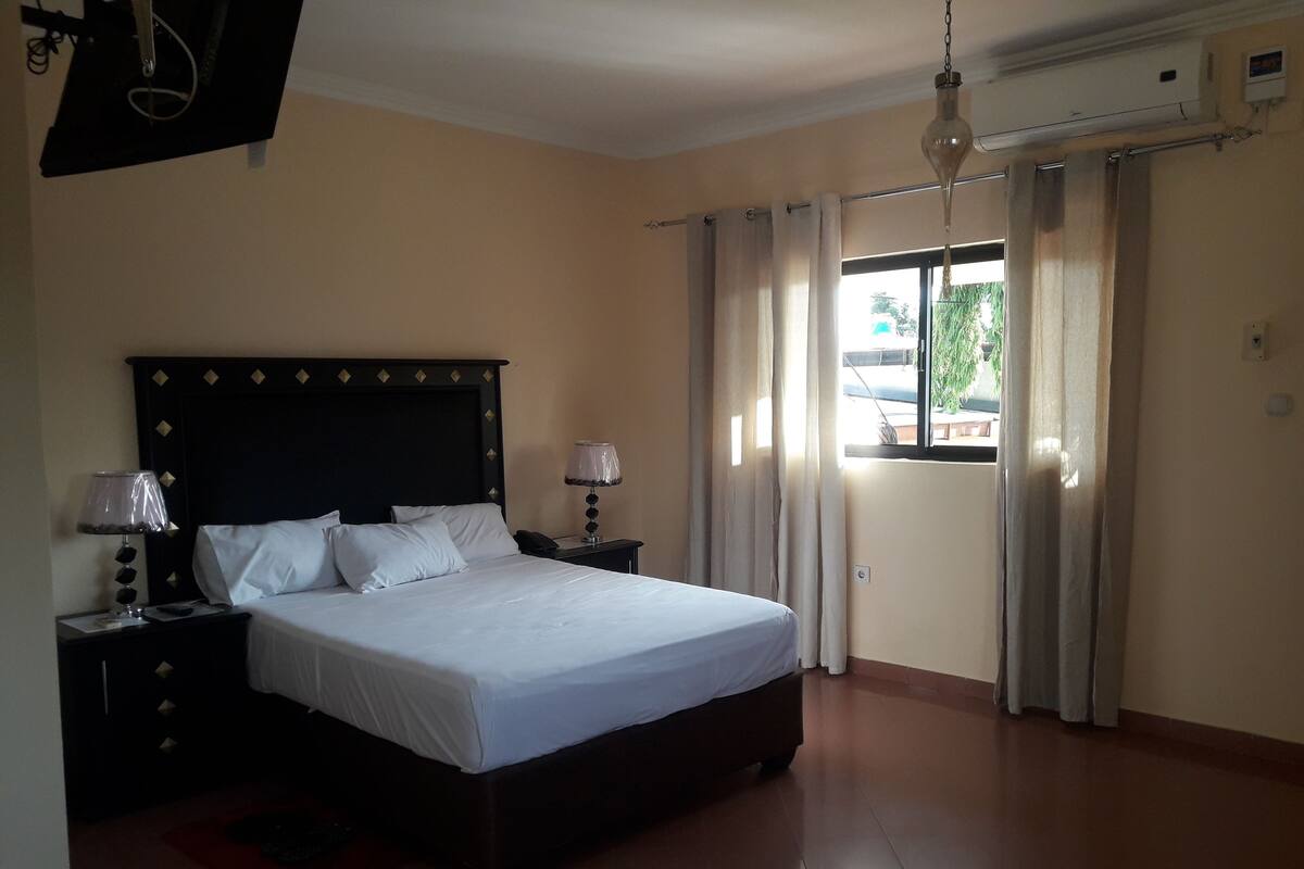 Exclusive Double Room, 1 Double Bed, Balcony, City View | Desk, soundproofing, iron/ironing board (on request), WiFi (free)