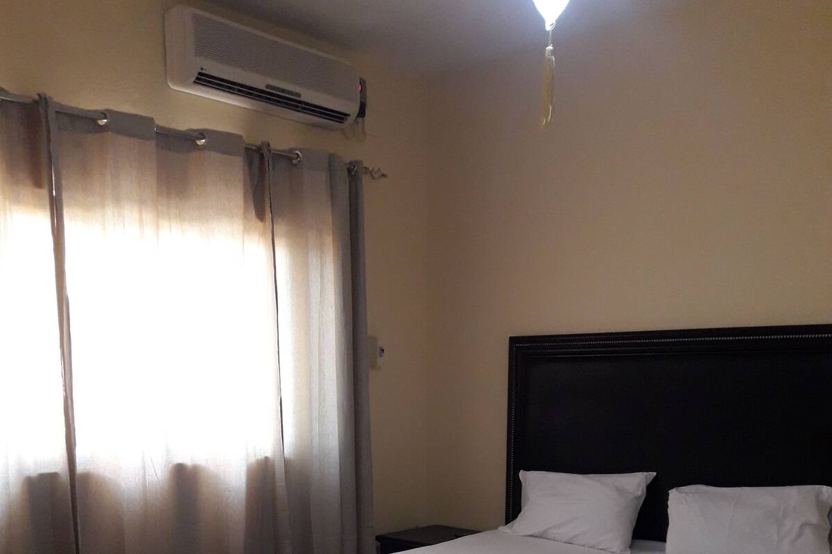 Economy Room, 1 Double Bed | Desk, soundproofing, iron/ironing board (on request), WiFi (free)