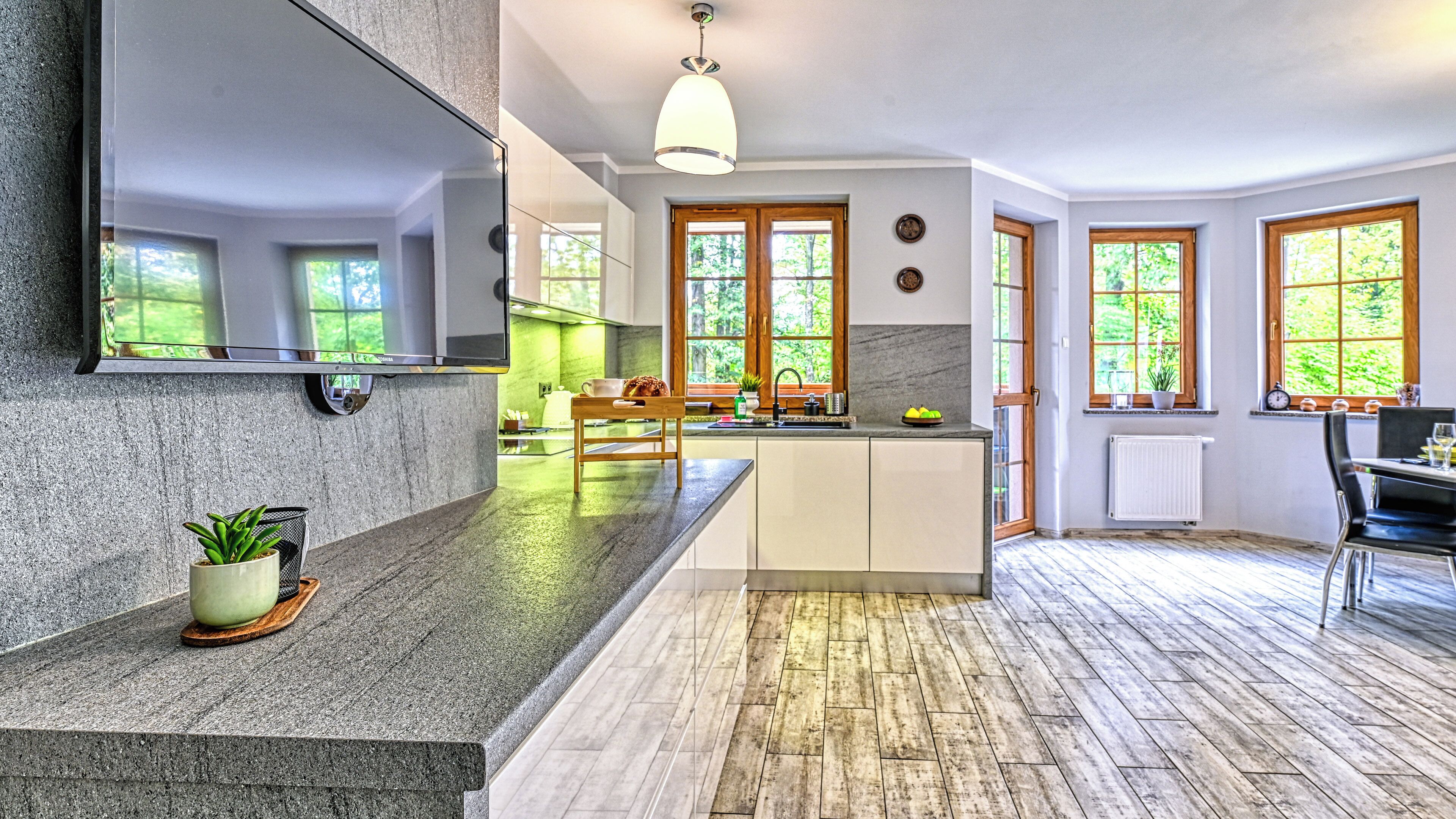 Departamento (Przemysłowa 18A/16) | Área de sala de estar | Televisión de plasma de 30 pulgadas con canales por cable y televisión 