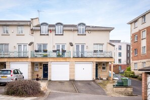 House, 5 Bedrooms | Exterior