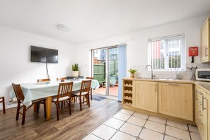 House, 5 Bedrooms | In-room dining - Regency Mews (Cheltenham)