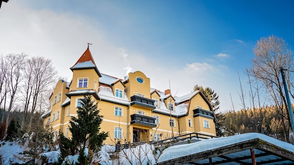 Fachada de la propiedad