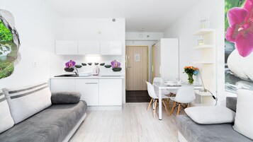 Refrigerador, placa de cocina, tetera/pava eléctrica