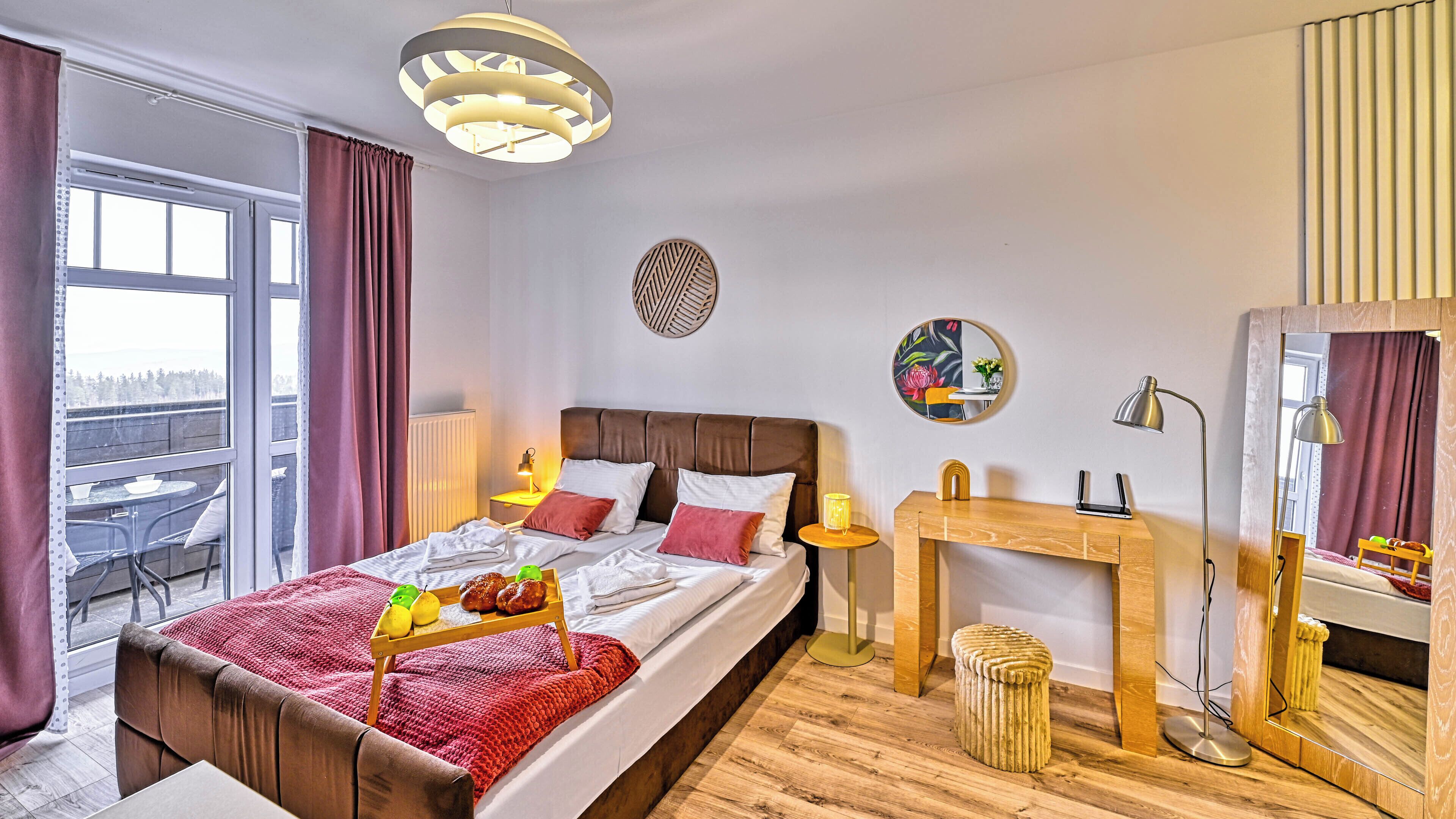 Studio (3/15) | Laptop workspace, iron/ironing board, free WiFi, bed sheets