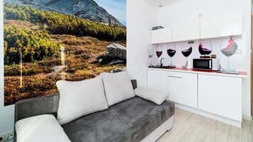 开间 (3/3) | 私人简易厨房 | 冰箱、炉灶、电热水壶、厨具/餐具