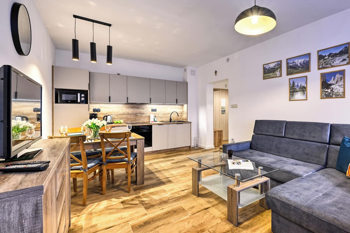 Apartment (3/14) | Living area | Flat-screen TV