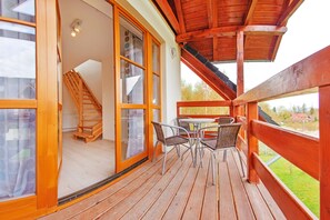 Laptop workspace, iron/ironing board, free WiFi, bed sheets - Apartamenty Sun & Snow Komuny Paryskiej (Karpacz)