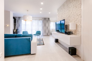 Apartment (Komuny Paryskiej 51/1 Delux) | Laptop workspace, iron/ironing board, free WiFi, bed sheets