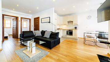 Apartment (Komuny Paryskiej 45/2) | 2 bedrooms, laptop workspace, iron/ironing board, free WiFi