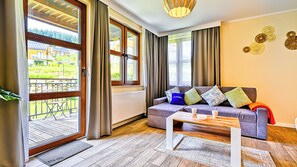 Appartement (Mysliwska 1B/4) | Woonruimte | Een flatscreentelevisie