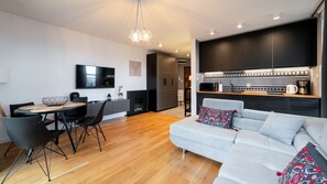 Apartment (1A/3 delux) | Private kitchenette | Fridge, stovetop, electric kettle, cookware/dishes/utensils - Apartamenty Sun & Snow Residence Karpacz (Karpacz)