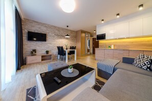 Apartment (Mysliwska 1F/3) | Eigene Kochnische | Kühlschrank, Herdplatte, Wasserkocher, Kochgeschirr/Geschirr/Besteck