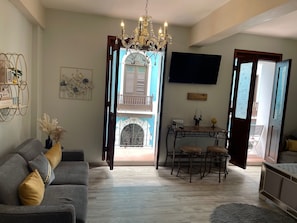 Luxury Studio | Living area | 55-inch Smart TV with digital channels, TV - Casa Of Essence (San Juan)