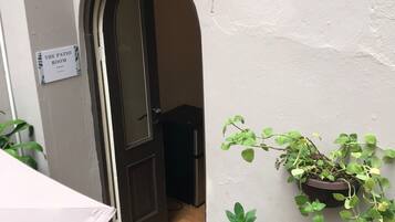 Economy Room | Premium bedding, individually decorated, individually furnished