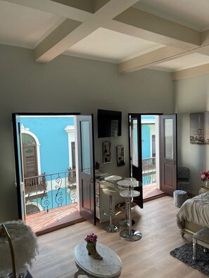 Studio Suite | Living area | 55-inch Smart TV with digital channels, TV - Casa Of Essence (San Juan)