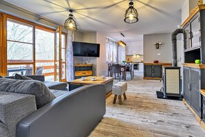 Leilighet (Mysliwska 54/1) | Oppholdsområde | Flatskjerm-TV og DVD-spiller