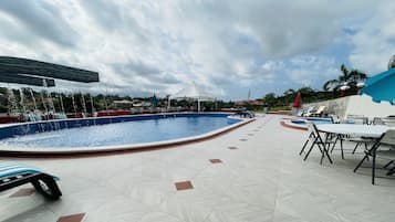 Piscine extérieure