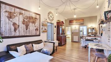 Tägliches inbegriffenes großes Frühstück