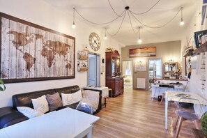 Tägliches inbegriffenes großes Frühstück