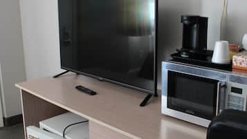 Room, 1 Queen Bed | 1 bedroom, desk, blackout drapes, free WiFi