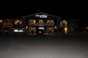 Exterior - Arbour Ridge Inn & Suites (Kindersley)